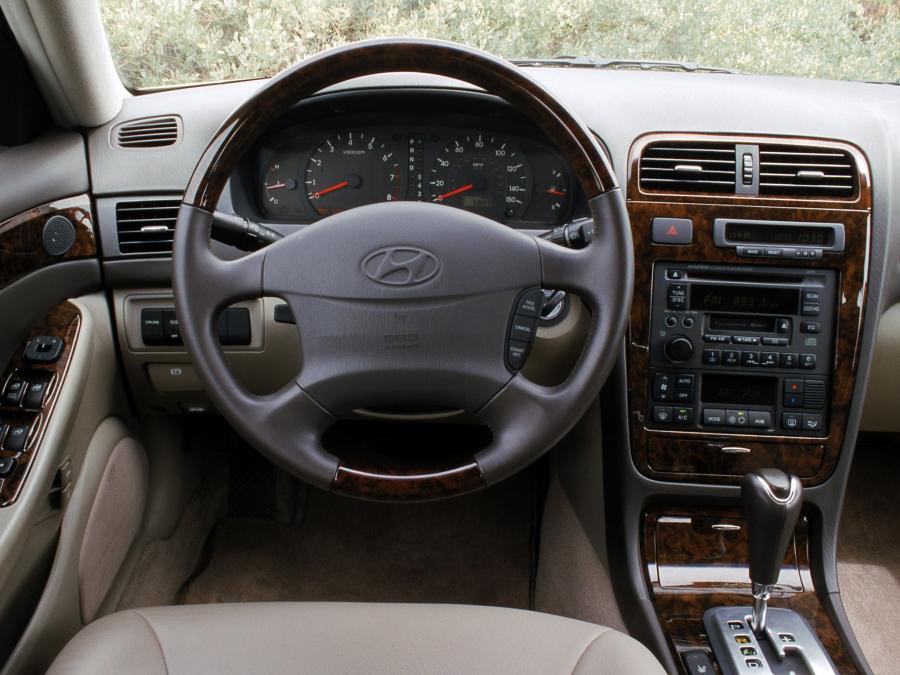  Hyundai XG 1998 года  (US) (фото 10 из 11)